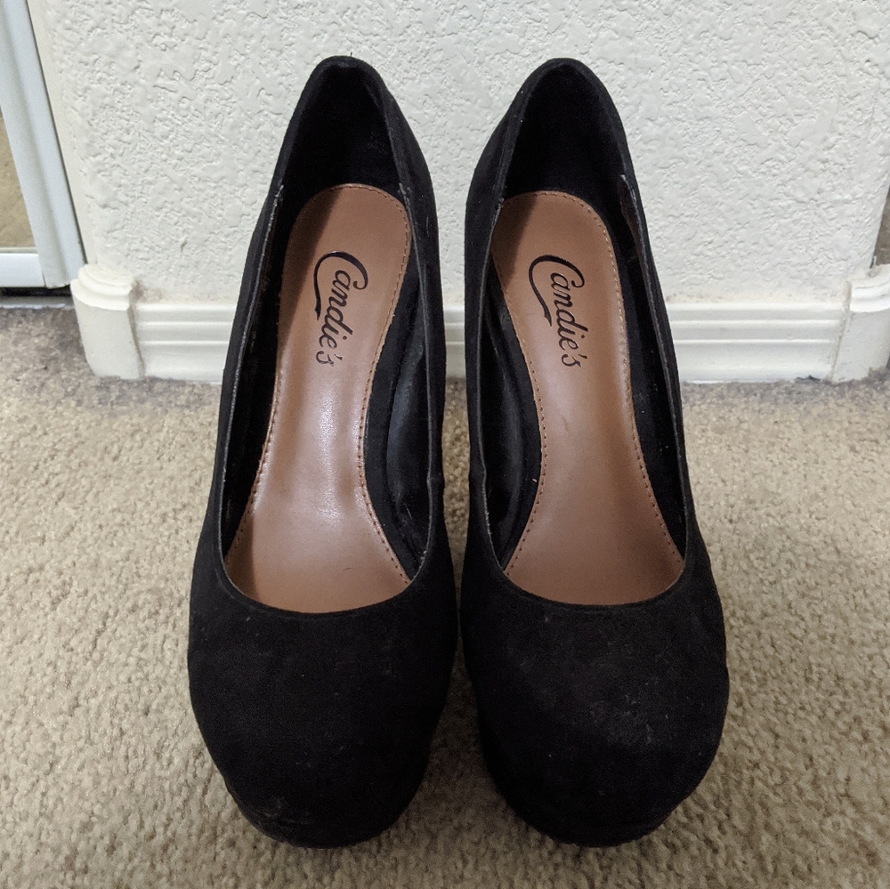 Candie's black wedges
